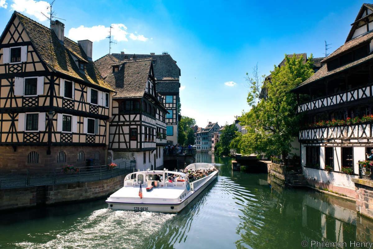 Luminous In Near Strasbourg, Conveniently Located Next To A Tram Stop With Direct Access To Strasbourg Centre Apartment