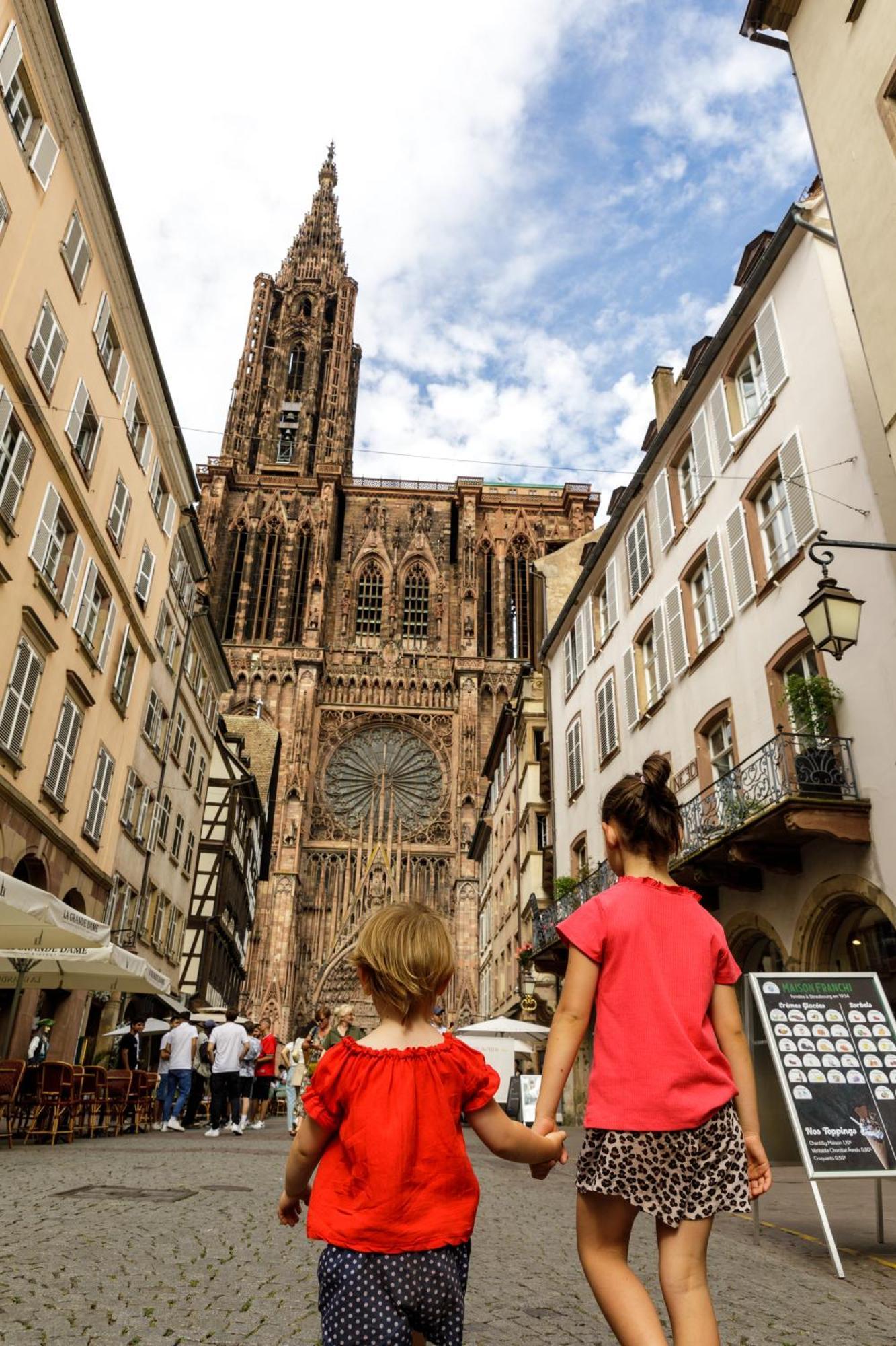 Luminous In Near Strasbourg, Conveniently Located Next To A Tram Stop With Direct Access To Strasbourg Centre