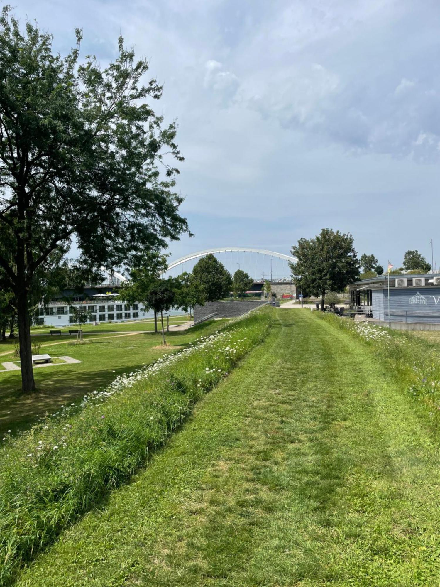 Apartment Luminous In Near Strasbourg, Conveniently Located Next To A Tram Stop With Direct Access To Strasbourg Centre