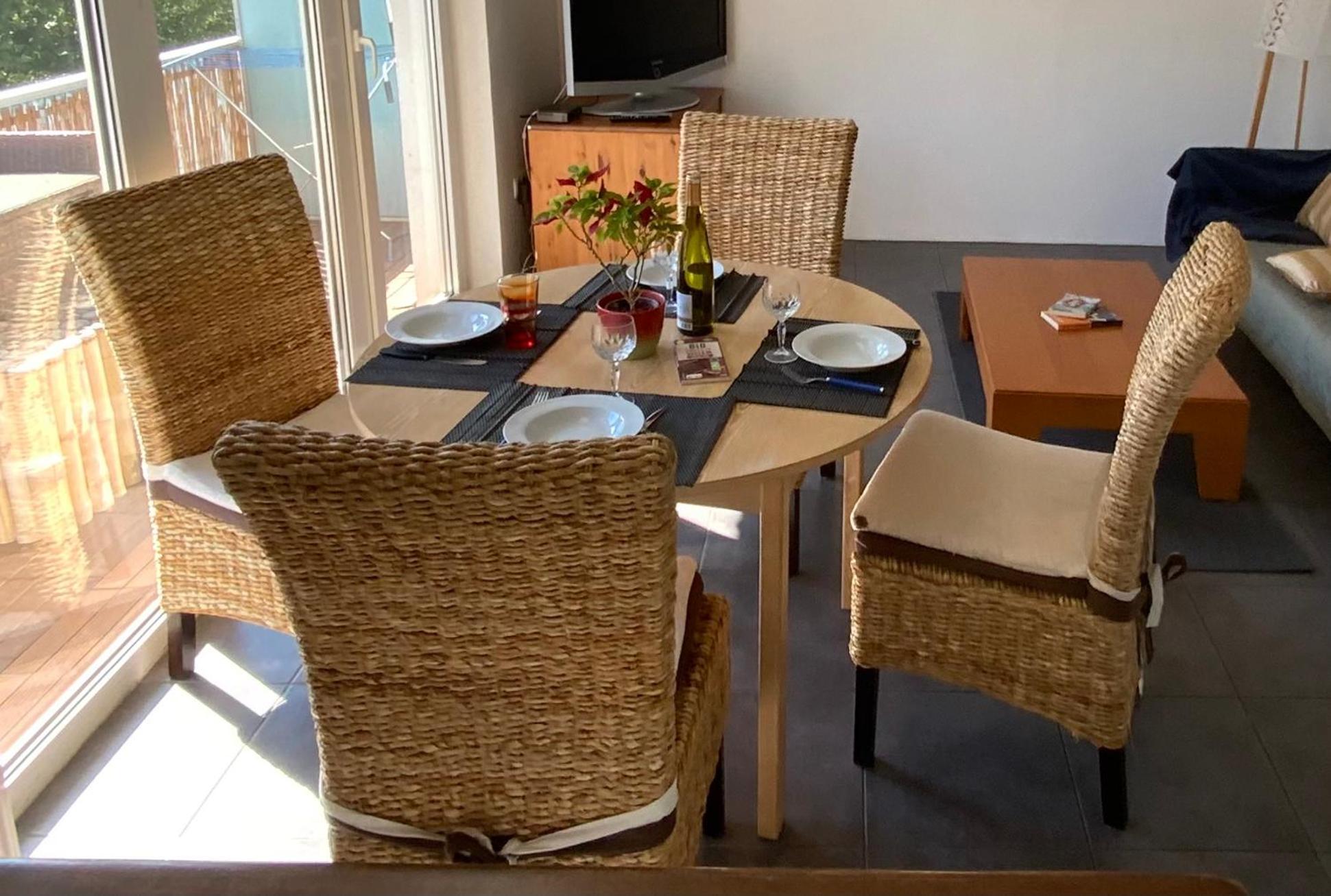 Luminous In Near Strasbourg, Conveniently Located Next To A Tram Stop With Direct Access To Strasbourg Centre Kehl