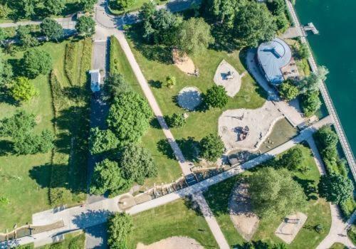 Luminous In Near Strasbourg, Conveniently Located Next To A Tram Stop With Direct Access To Strasbourg Centre * Kehl