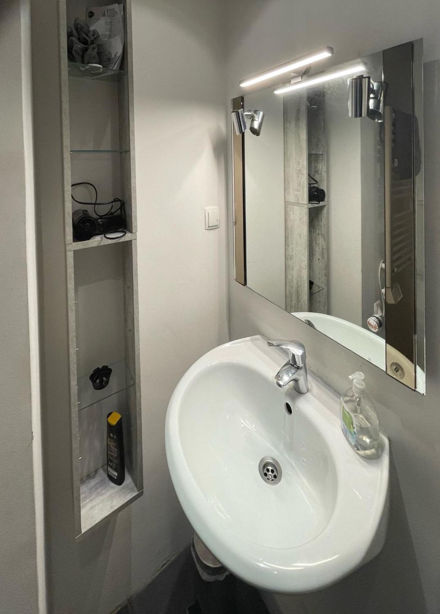 Luminous In Near Strasbourg, Conveniently Located Next To A Tram Stop With Direct Access To Strasbourg Centre Apartment